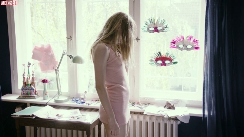 Lilith Stangenberg photos between the legs 52 Lilith Stangenberg photos between the legs 52