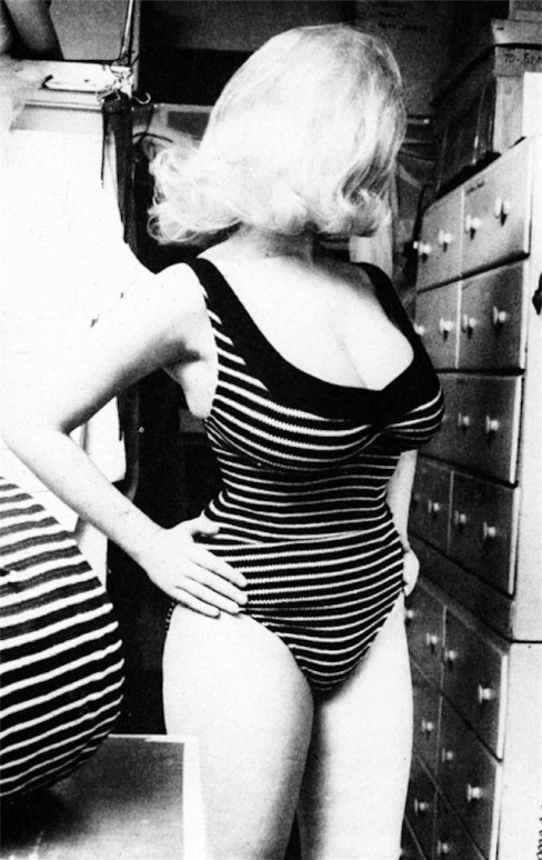 Lisa Matthews in a skirt 79 Lisa Matthews in a skirt 79