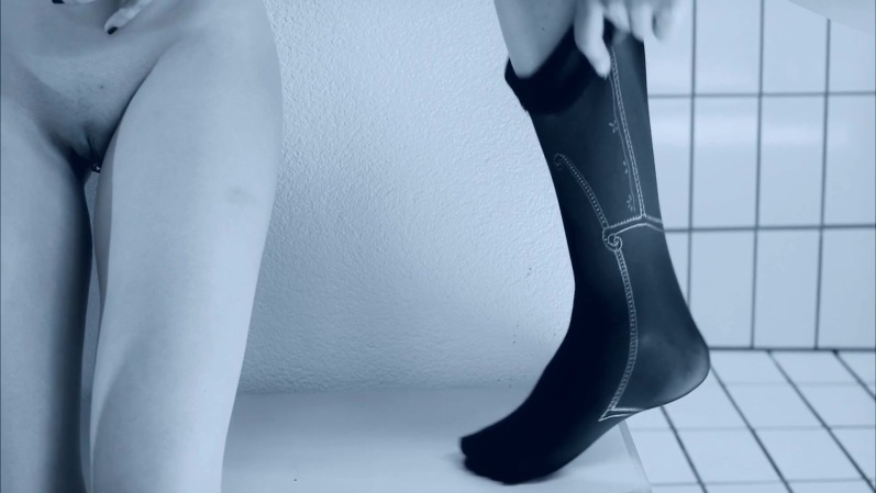 Lise Kerverdo breasts