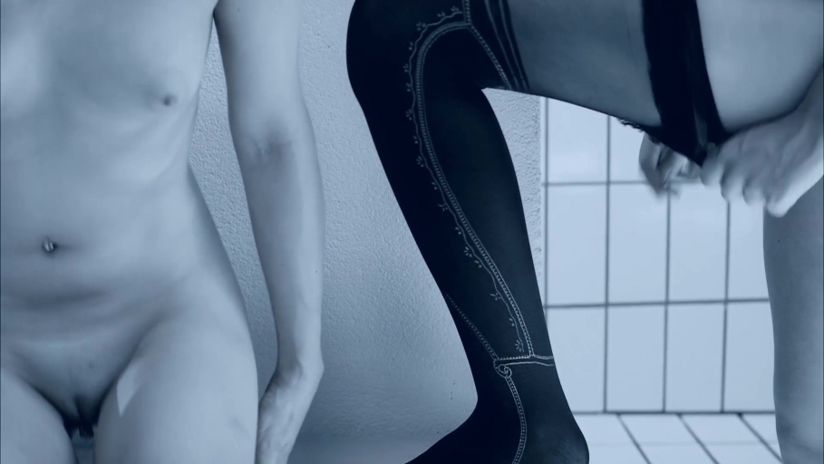 Lise Kerverdo no underwear 48