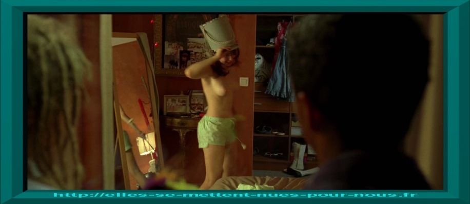 LOpoldine Serre no panties 80