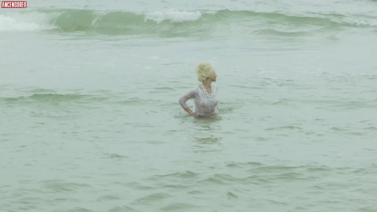 Louise Clos photos between the legs 58