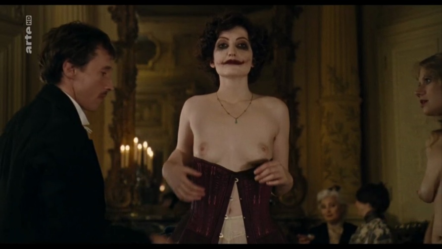 Lucie Borleteau no underwear 12