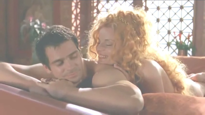 Malgorzata Foremniak buttocks are visible