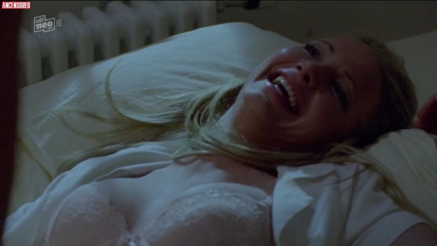 Maren Scheel photos between the legs