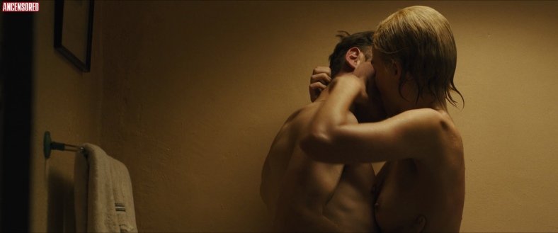 Margot Robbie boobs are visible 18