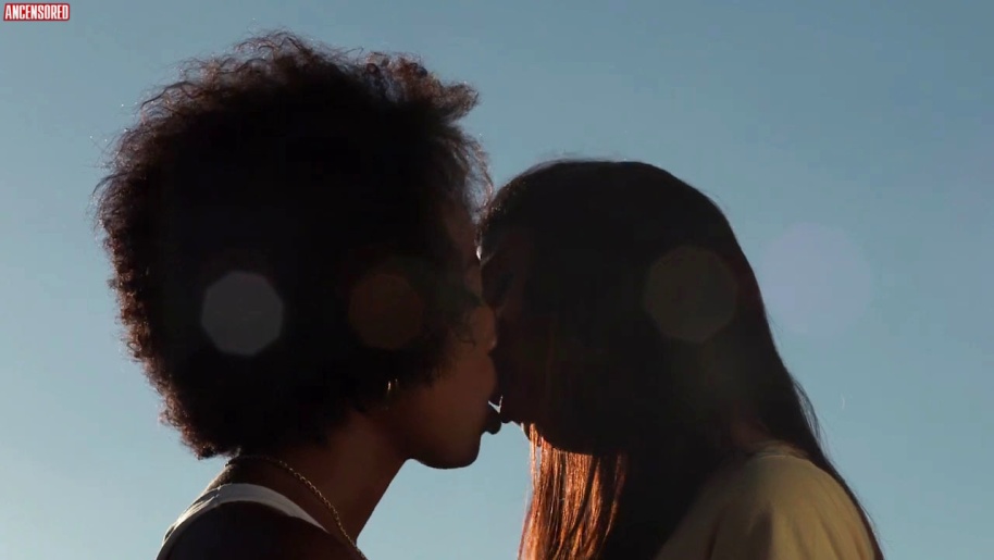 Mariana Nunes ass 25