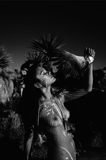 Nathalie Kelley buttocks are visible 10