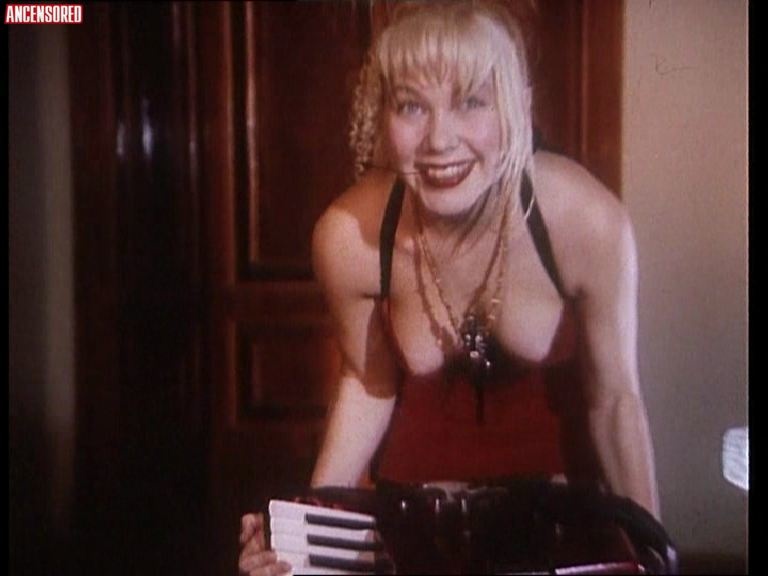 Olga Solodovnikova photos between the legs