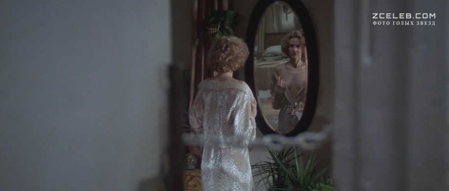 Penelope Ann Miller breasts Penelope Ann Miller breasts