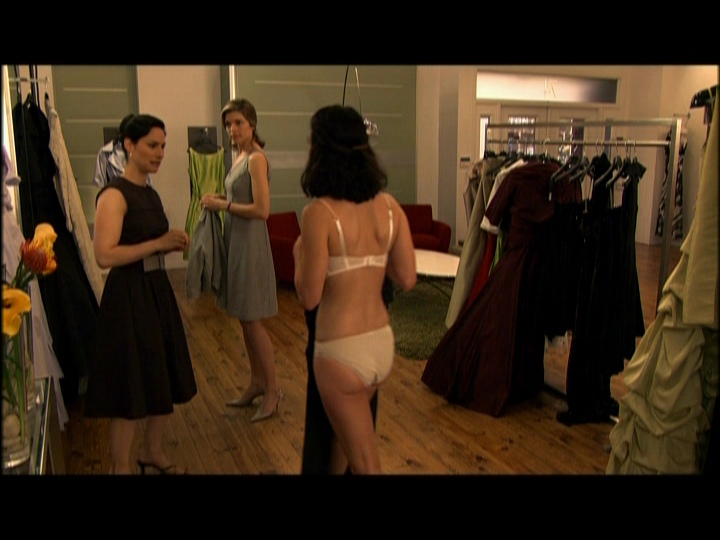 Robin Tunney breasts