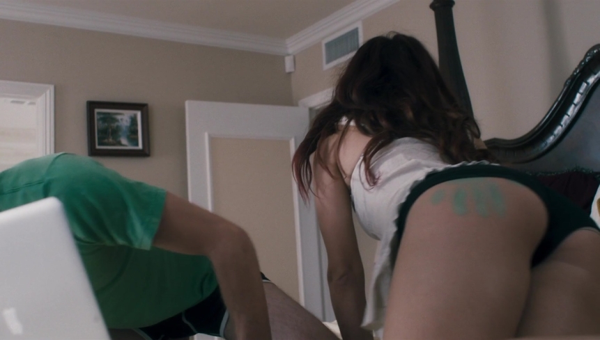 Sasha Formoso photos between the legs