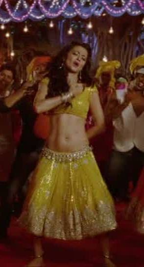 Surveen Chawla no underwear