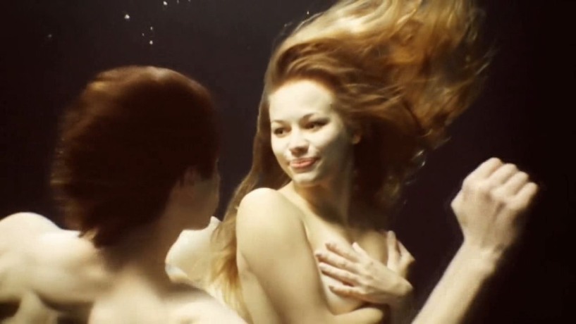 Svetlana Ustinova photos between the legs