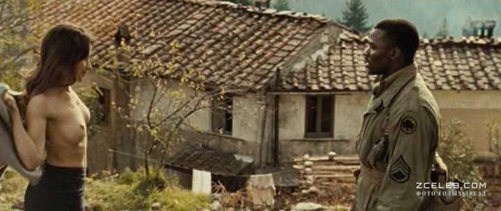 Valentina Cervi pantyhose