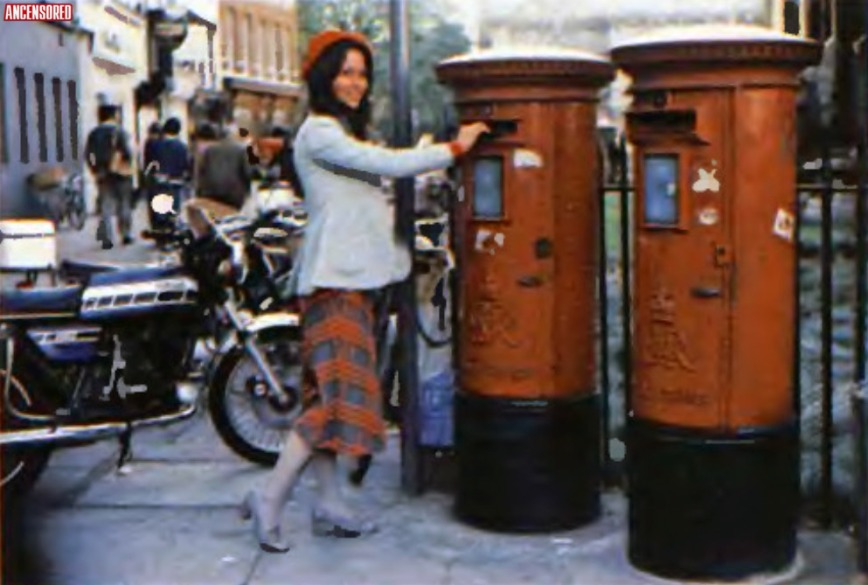 Vicki McCarty no panties