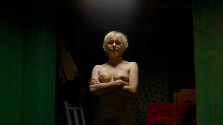 Yana Troyanova boobs