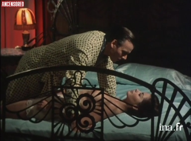 Yolande Folliot no underwear